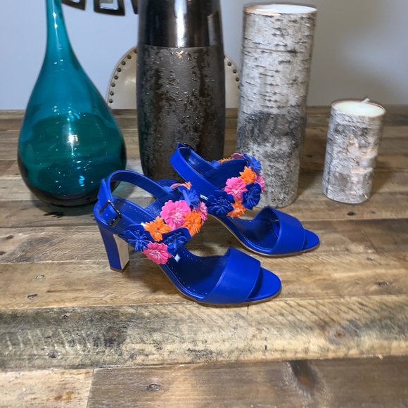 New  Manolo Blahnic Khanfior Flower Sandals - Picture 5 of 8